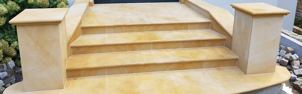 Beeindruckende Treppe aus Sandstein